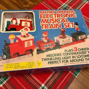 Vintage Battery Operated electronic musical train set- 1985 WORKING CONDITION!